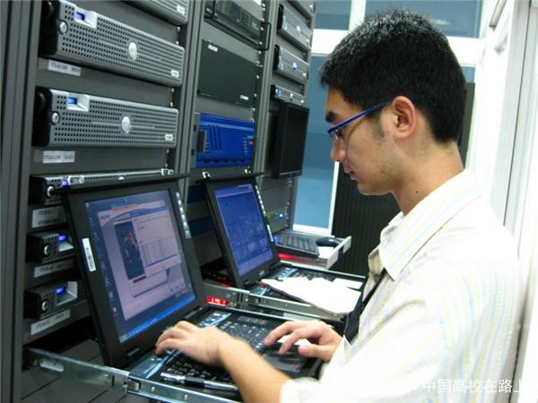 大學計算機專業，就業選網絡工程師還是軟件工程師？網絡工程并不糾結的選擇